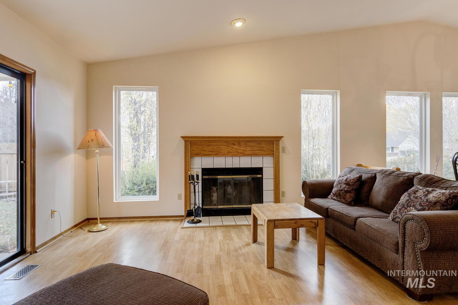 4198 N Oxbow Way, Boise, Idaho 83713, 3 Bedrooms, 2 Bathrooms, Residential For Sale, Price $409,000, 98966973