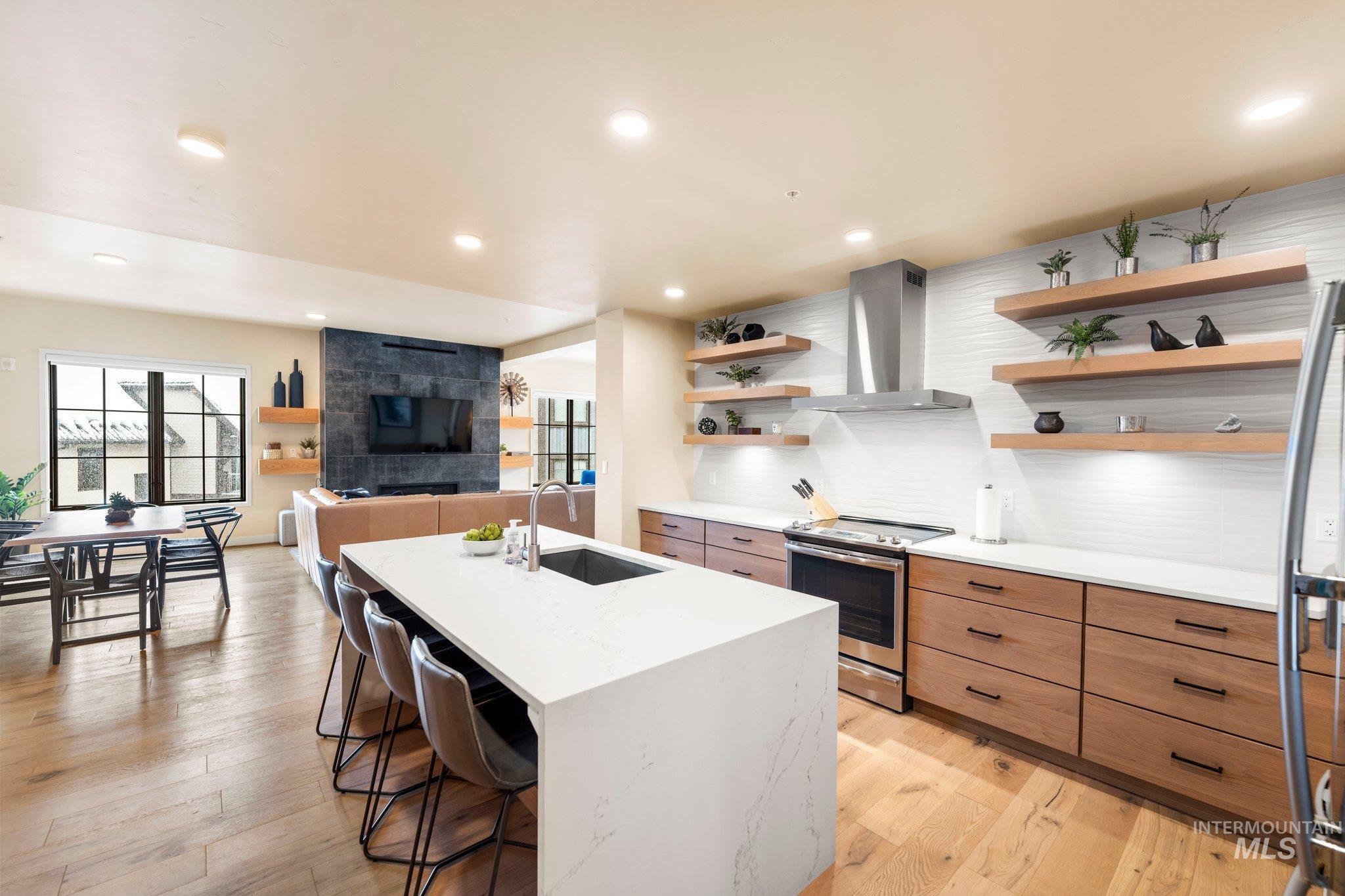 760 Village Drive, Donnelly, Idaho 83615, 2 Bedrooms, 2 Bathrooms, Residential For Sale, Price $998,900, 98966976