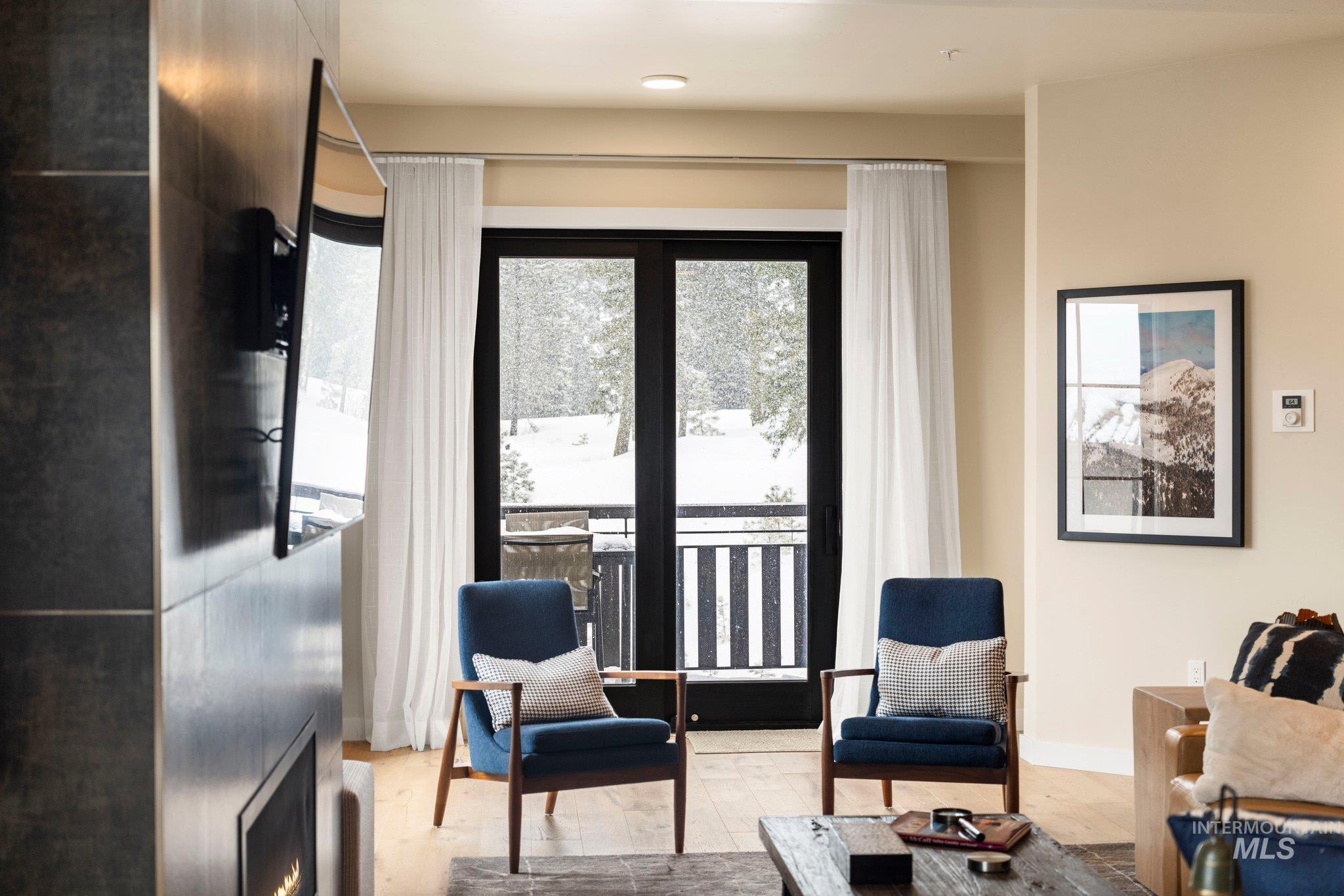 760 Village Drive, Donnelly, Idaho 83615, 2 Bedrooms, 2 Bathrooms, Residential For Sale, Price $998,900, 98966976