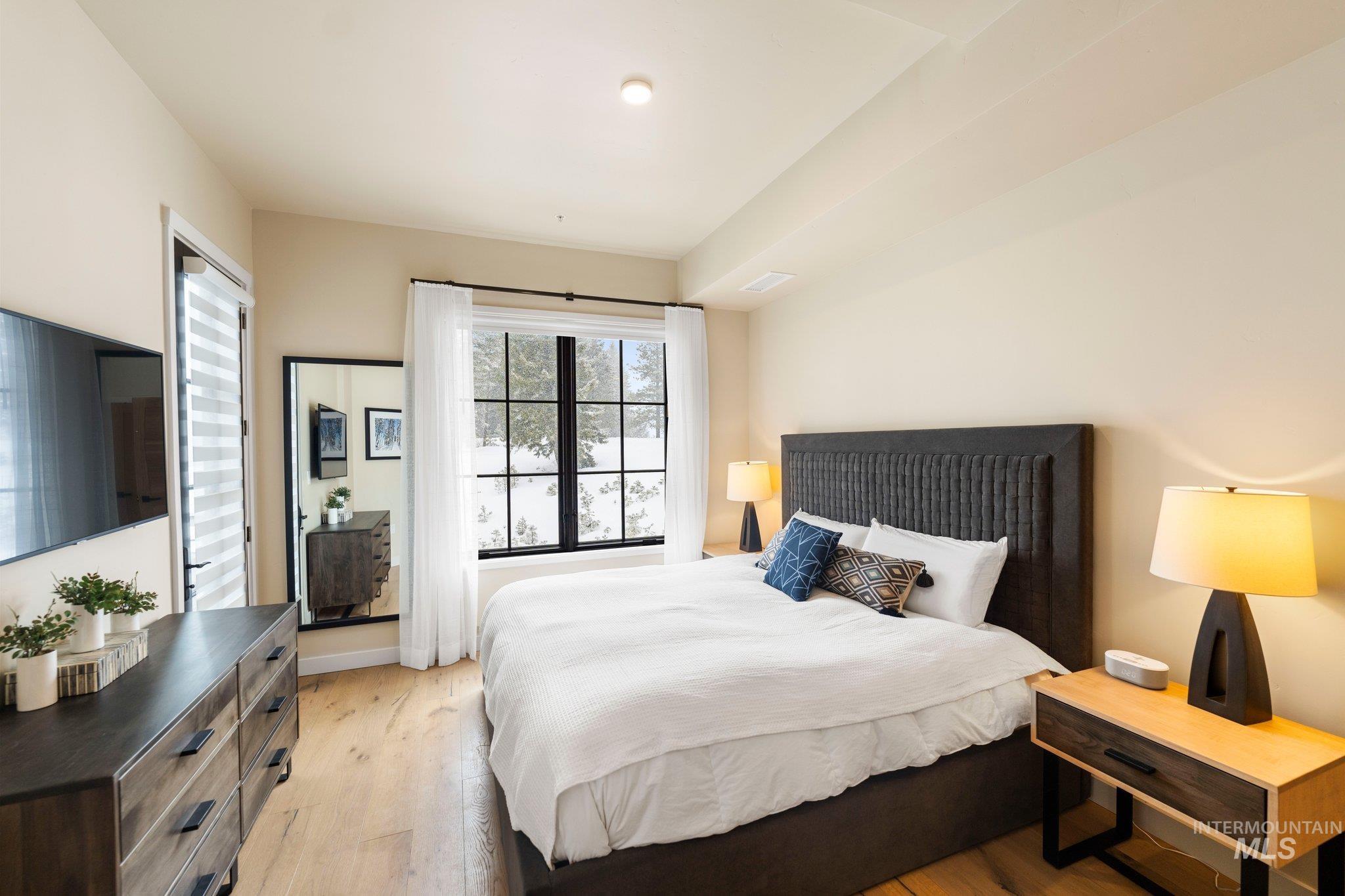 760 Village Drive, Donnelly, Idaho 83615, 2 Bedrooms, 2 Bathrooms, Residential For Sale, Price $998,900, 98966976