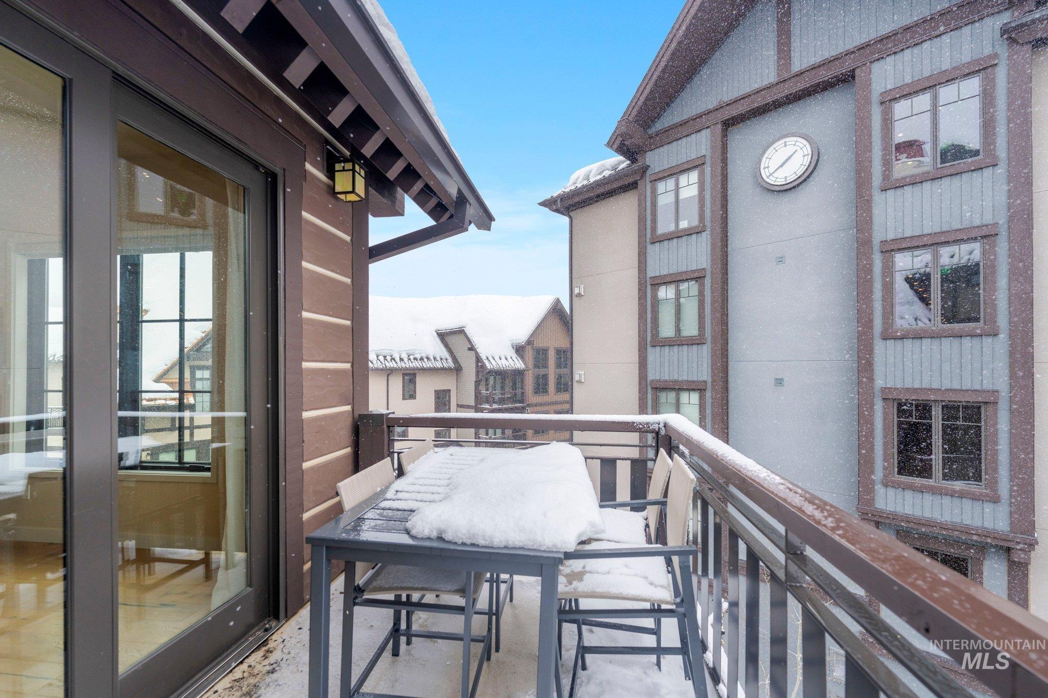 760 Village Drive, Donnelly, Idaho 83615, 2 Bedrooms, 2 Bathrooms, Residential For Sale, Price $998,900, 98966976