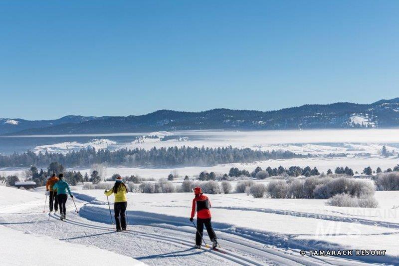 760 Village Drive, Donnelly, Idaho 83615, 2 Bedrooms, 2 Bathrooms, Residential For Sale, Price $998,900, 98966976