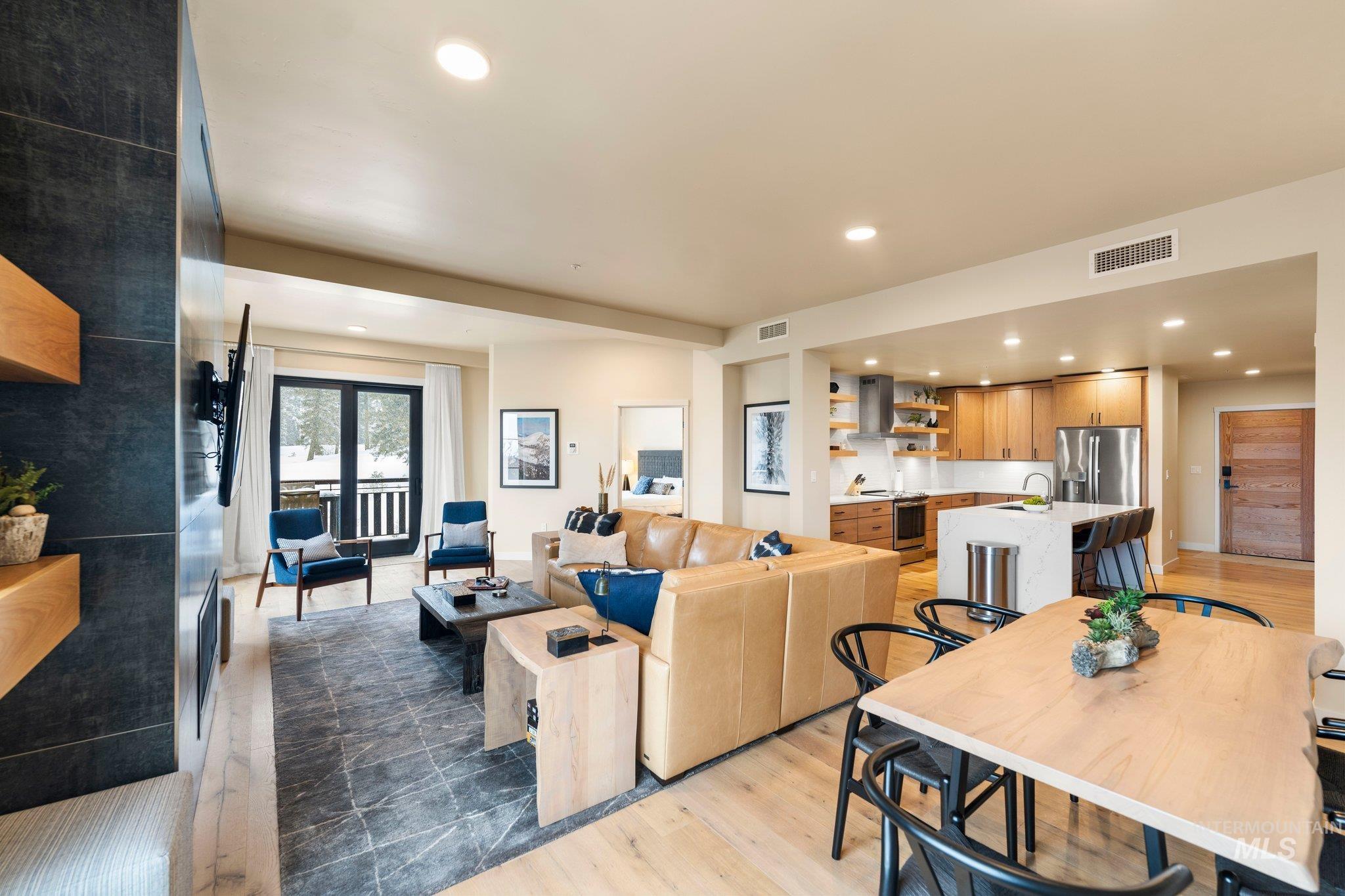 760 Village Drive, Donnelly, Idaho 83615, 2 Bedrooms, 2 Bathrooms, Residential For Sale, Price $998,900, 98966976