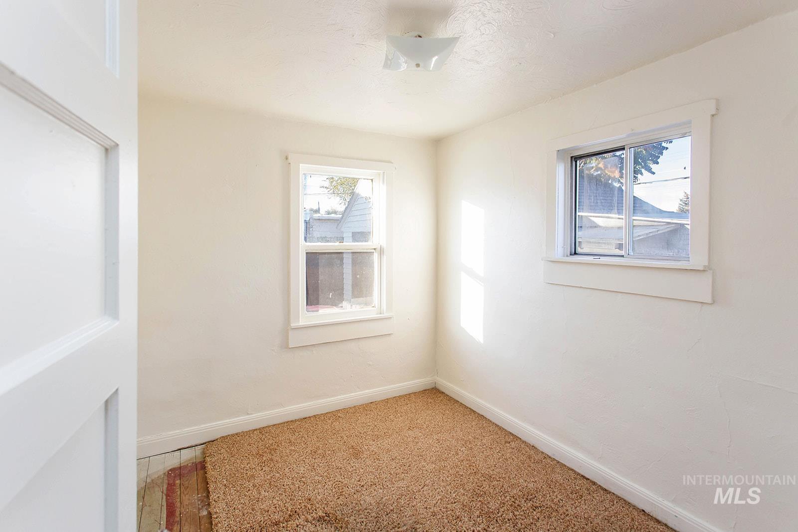 319 Jackson St, Twin Falls, Idaho 83301, 2 Bedrooms, 1 Bathroom, Residential Income For Sale, Price $229,000, 98966981