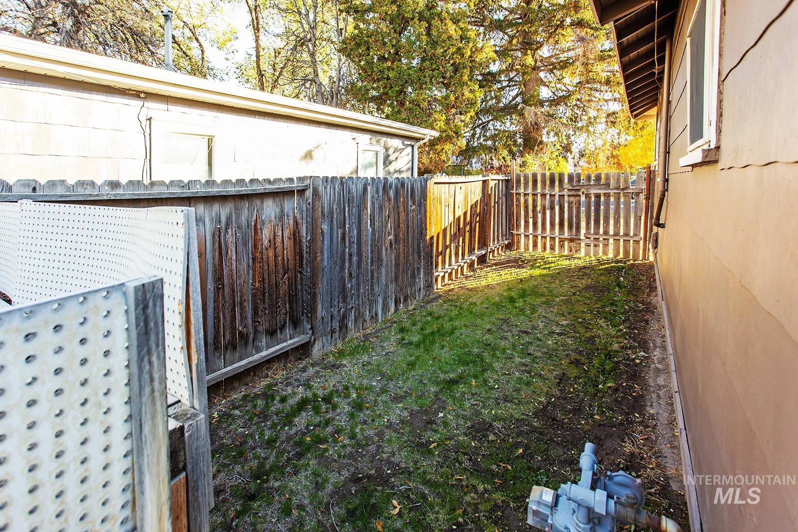 319 Jackson St, Twin Falls, Idaho 83301, 2 Bedrooms, 1 Bathroom, Residential Income For Sale, Price $229,000, 98966981