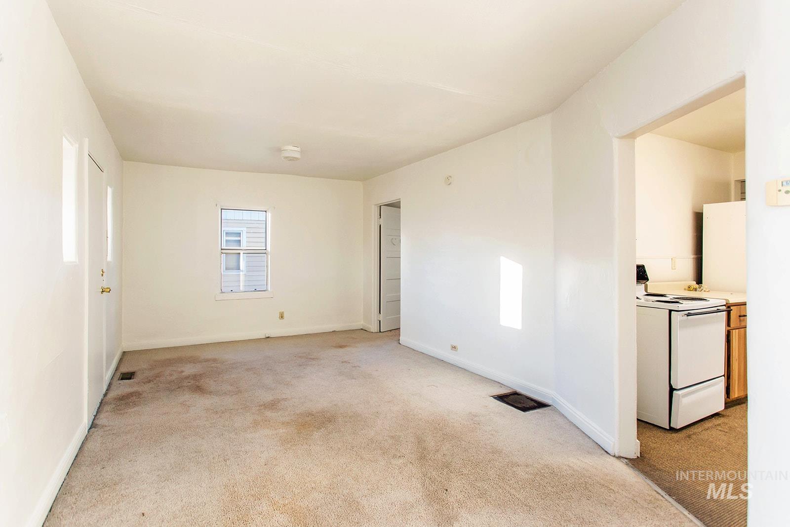 319 Jackson St, Twin Falls, Idaho 83301, 2 Bedrooms, 1 Bathroom, Residential Income For Sale, Price $229,000, 98966981