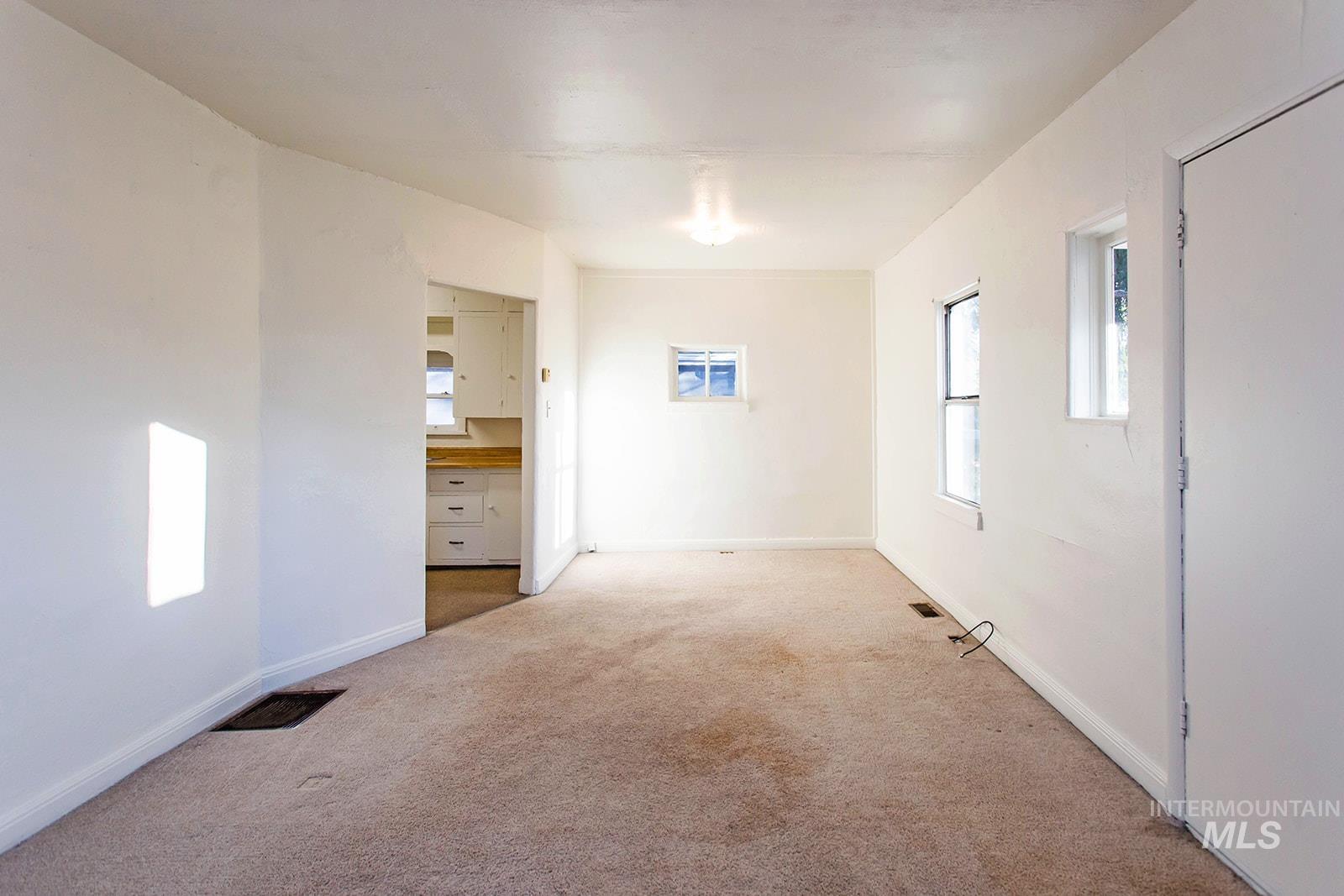 319 Jackson St, Twin Falls, Idaho 83301, 2 Bedrooms, 1 Bathroom, Residential Income For Sale, Price $229,000, 98966981