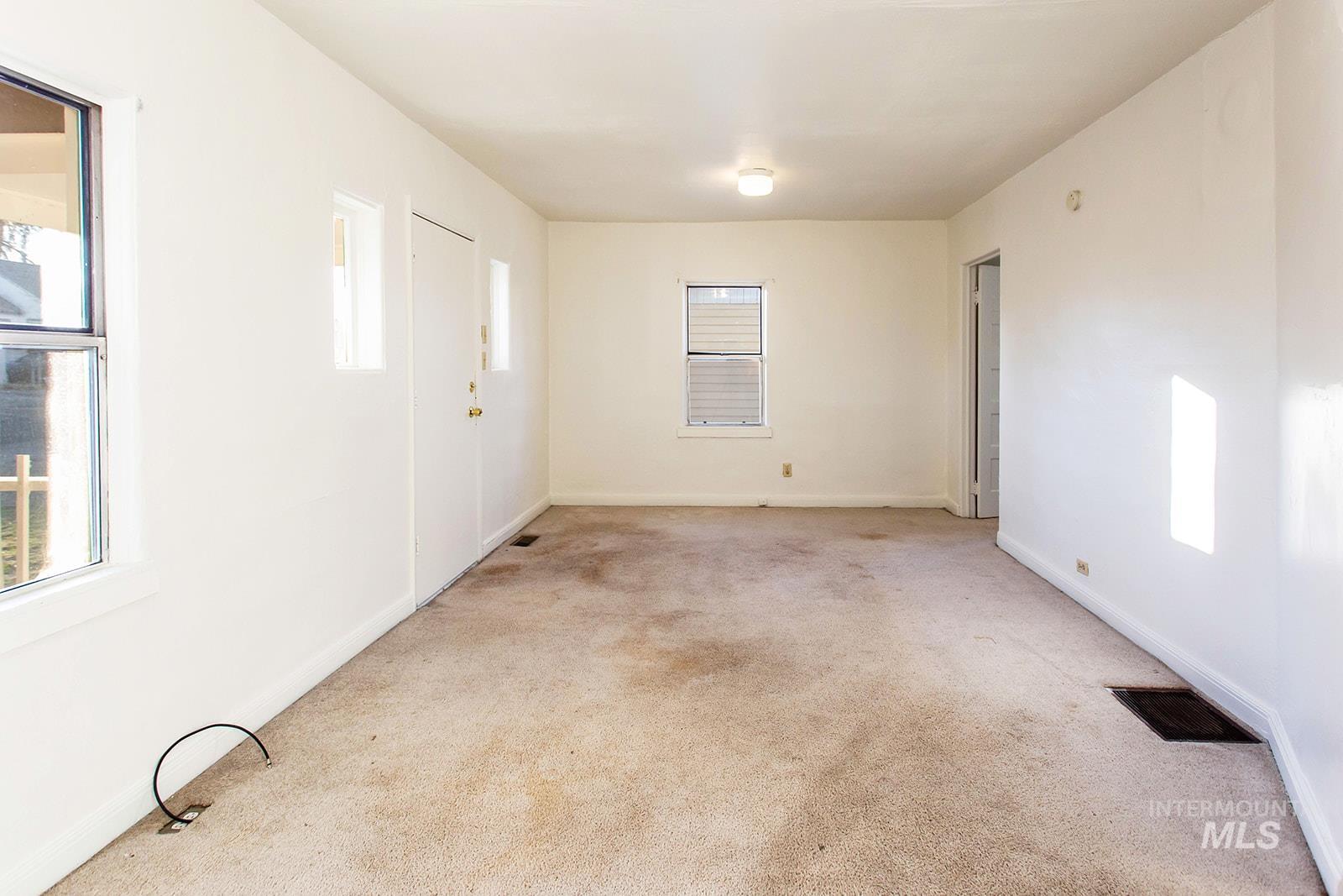 319 Jackson St, Twin Falls, Idaho 83301, 2 Bedrooms, 1 Bathroom, Residential Income For Sale, Price $229,000, 98966981