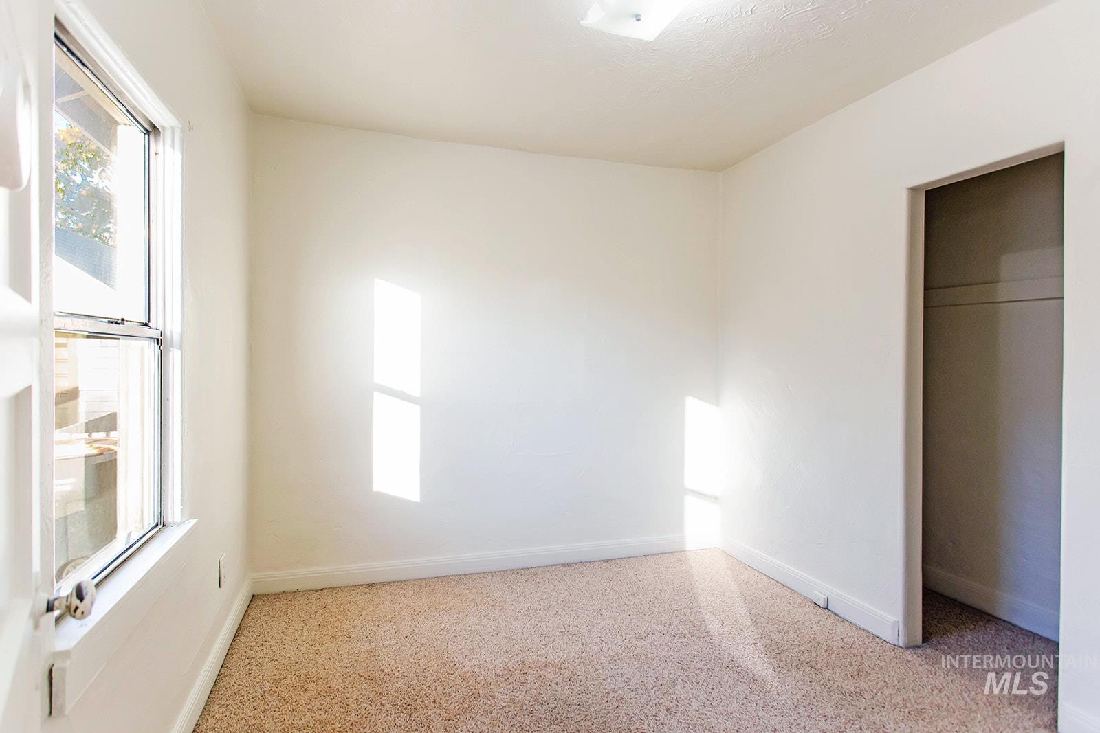 319 Jackson St, Twin Falls, Idaho 83301, 2 Bedrooms, 1 Bathroom, Residential Income For Sale, Price $229,000, 98966981