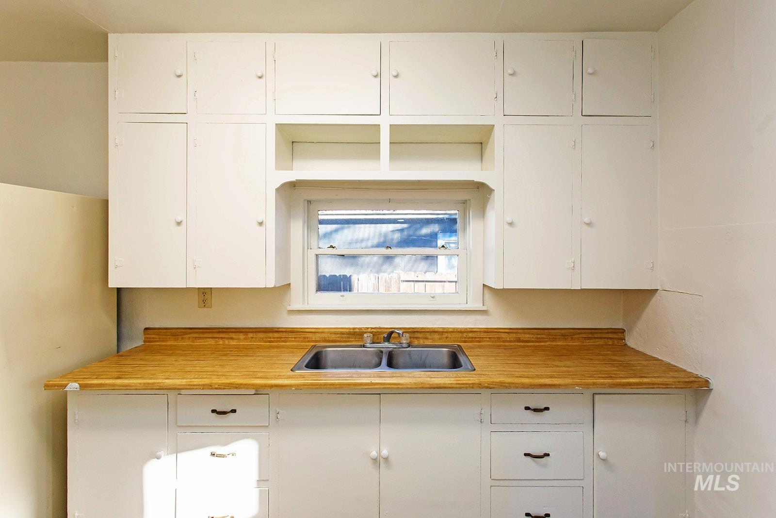 319 Jackson St, Twin Falls, Idaho 83301, 2 Bedrooms, 1 Bathroom, Residential Income For Sale, Price $229,000, 98966981