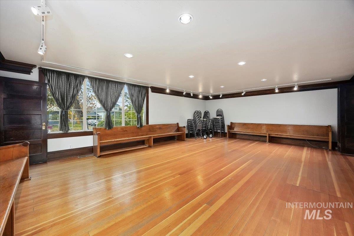 Miscellaneous room featuring recessed lighting