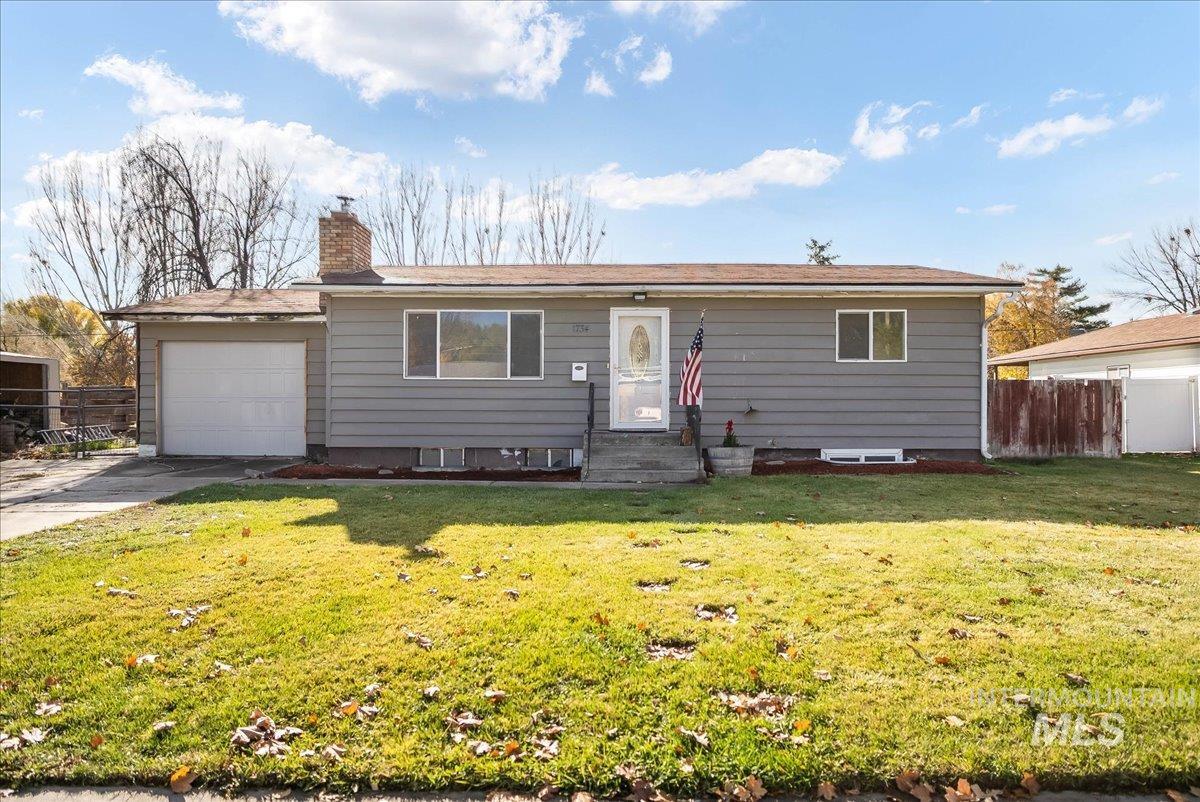 1734 Poplar Ave, Twin Falls, Idaho 83301-6702, 4 Bedrooms, 2 Bathrooms, Residential For Sale, Price $274,900, 98967012