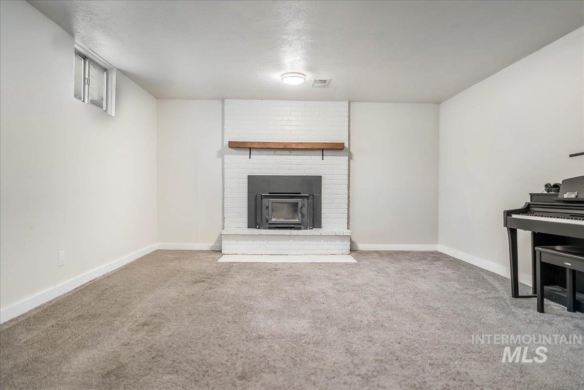 1734 Poplar Ave, Twin Falls, Idaho 83301-6702, 4 Bedrooms, 2 Bathrooms, Residential For Sale, Price $274,900, 98967012