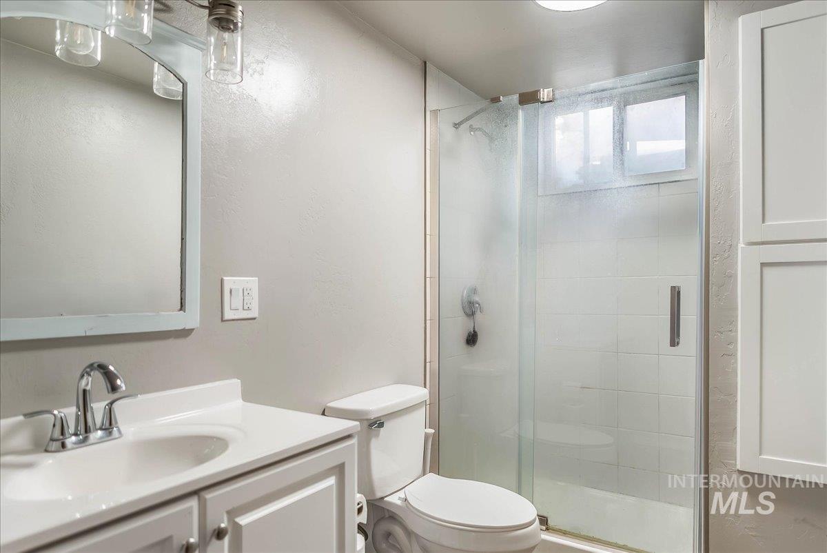 1734 Poplar Ave, Twin Falls, Idaho 83301-6702, 4 Bedrooms, 2 Bathrooms, Residential For Sale, Price $274,900, 98967012