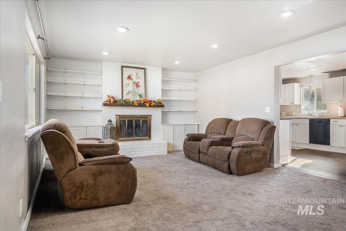 1734 Poplar Ave, Twin Falls, Idaho 83301-6702, 4 Bedrooms, 2 Bathrooms, Residential For Sale, Price $274,900, 98967012