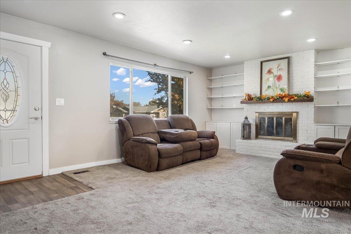 1734 Poplar Ave, Twin Falls, Idaho 83301-6702, 4 Bedrooms, 2 Bathrooms, Residential For Sale, Price $274,900, 98967012