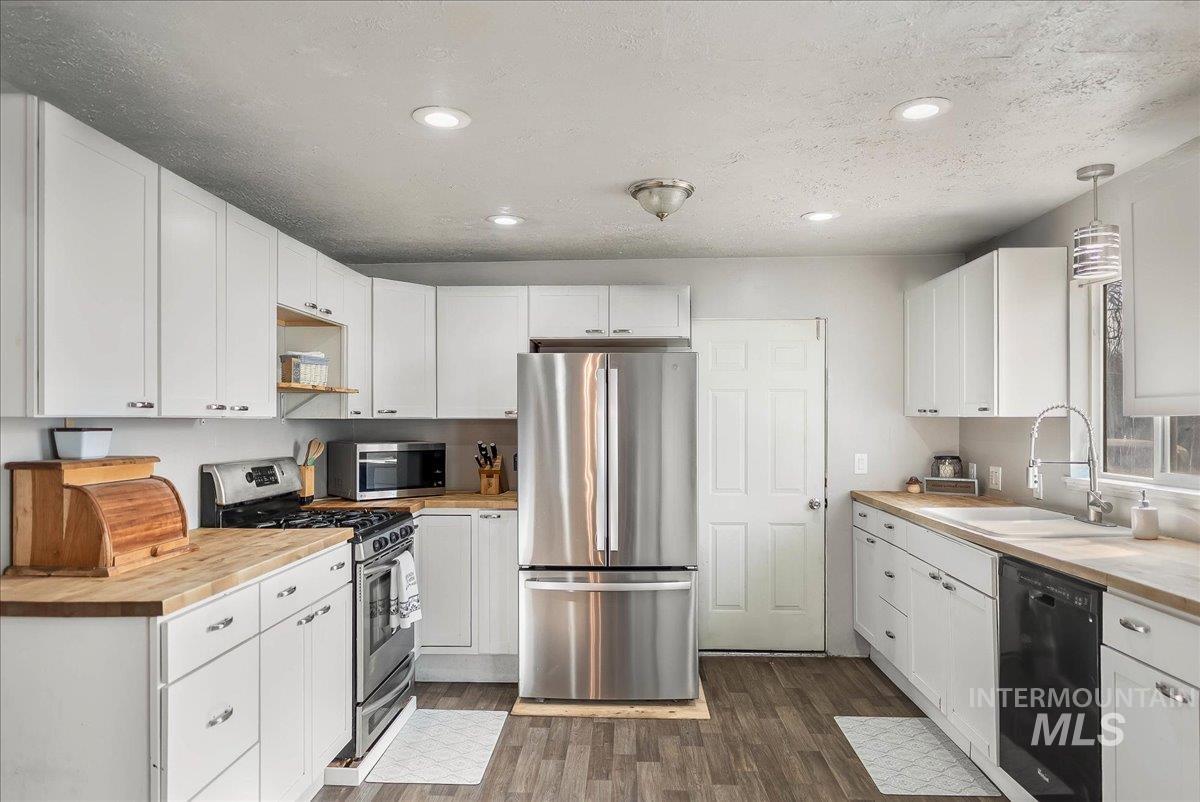 1734 Poplar Ave, Twin Falls, Idaho 83301-6702, 4 Bedrooms, 2 Bathrooms, Residential For Sale, Price $274,900, 98967012