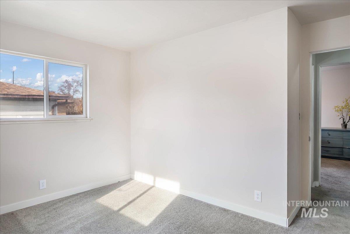 1734 Poplar Ave, Twin Falls, Idaho 83301-6702, 4 Bedrooms, 2 Bathrooms, Residential For Sale, Price $274,900, 98967012