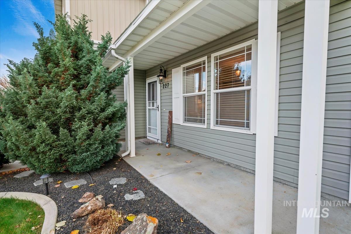 Doorway to property with a porch
