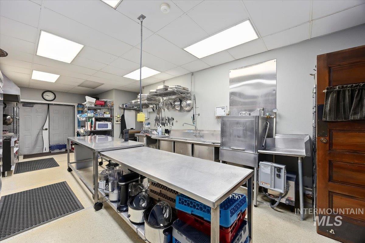 Misc room featuring a drop ceiling