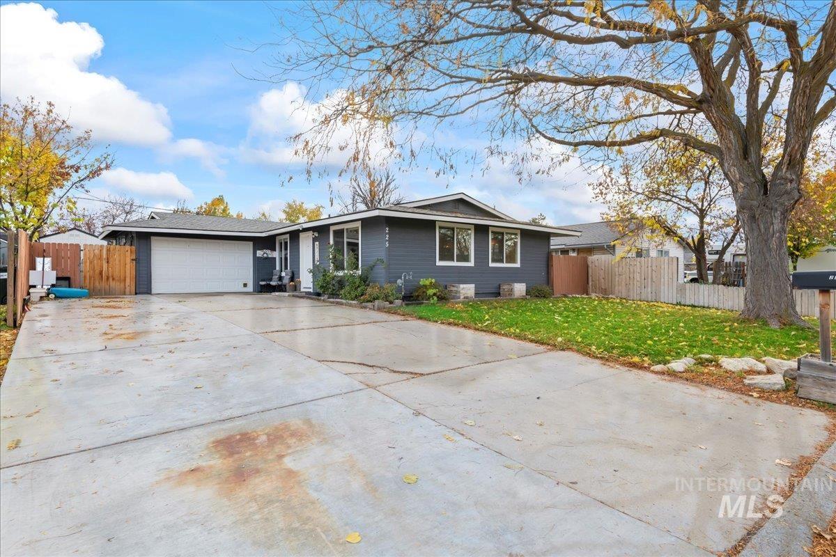 View of front facade with driveway and an attached garage