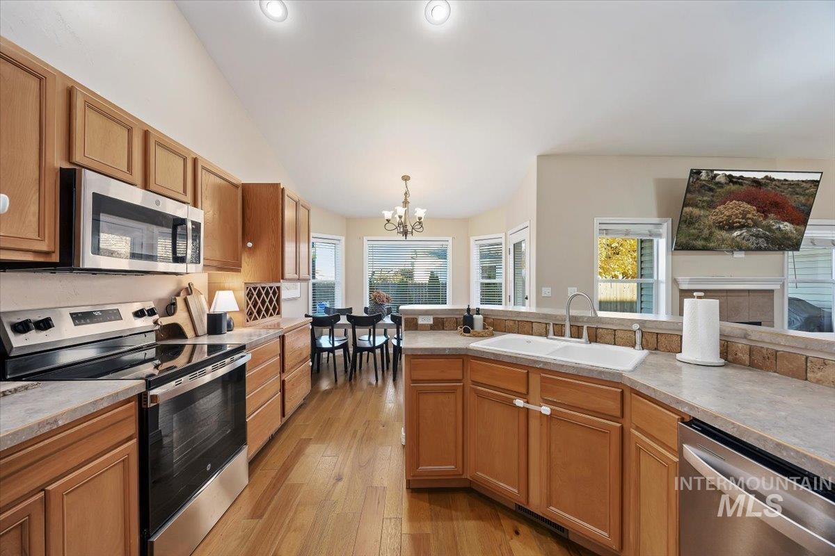 524 Meadowlark Way, Twin Falls, Idaho 83301-6820, 4 Bedrooms, 2 Bathrooms, Residential For Sale, Price $434,900, 98967047