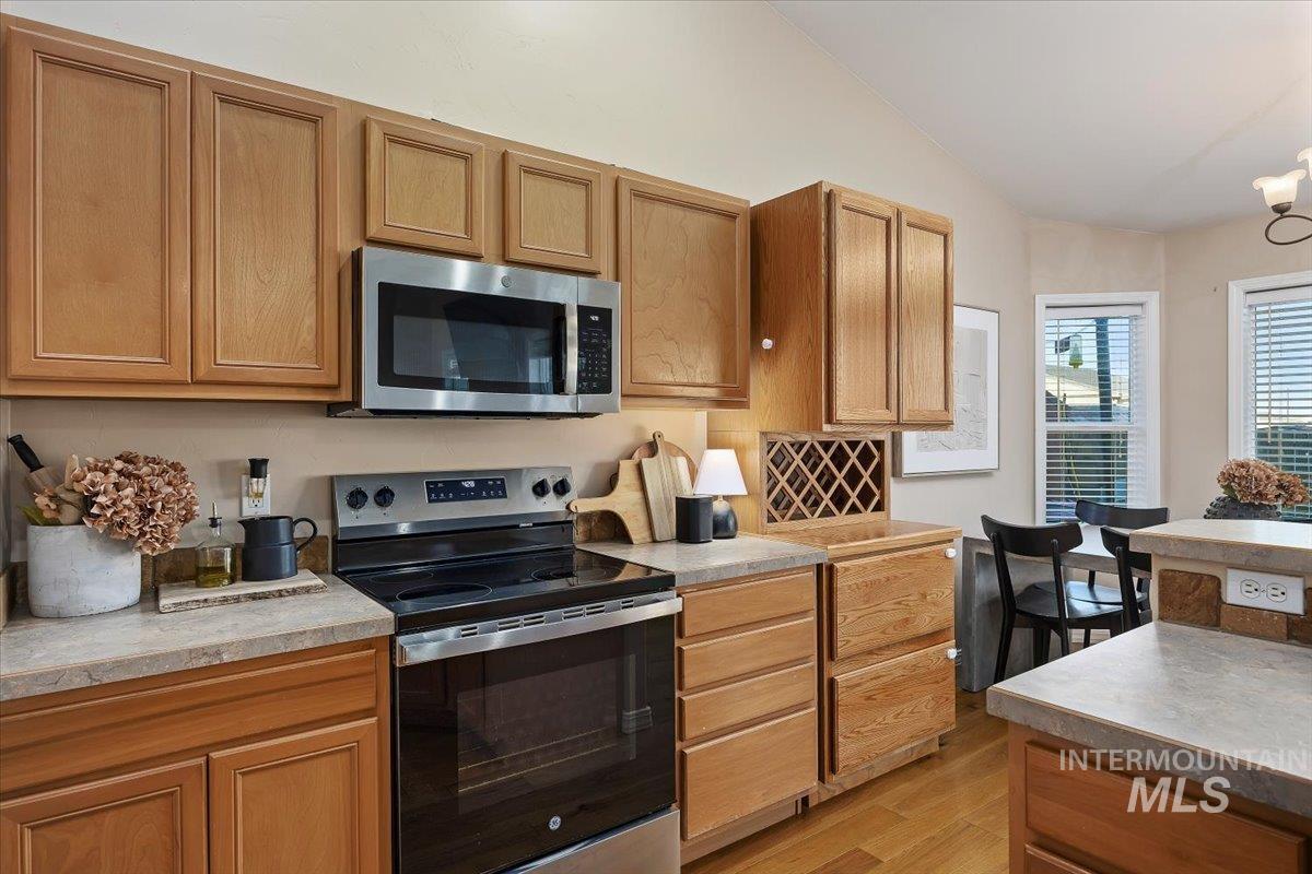 524 Meadowlark Way, Twin Falls, Idaho 83301-6820, 4 Bedrooms, 2 Bathrooms, Residential For Sale, Price $434,900, 98967047