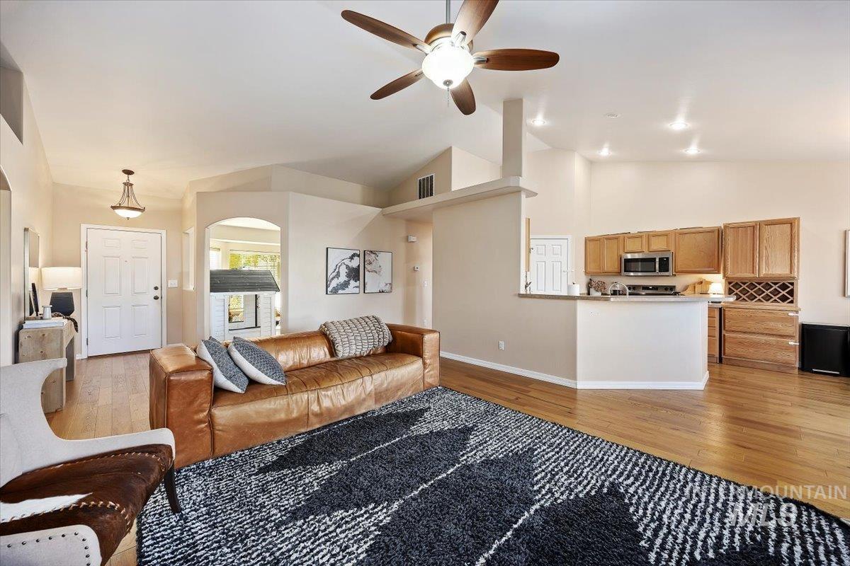 524 Meadowlark Way, Twin Falls, Idaho 83301-6820, 4 Bedrooms, 2 Bathrooms, Residential For Sale, Price $434,900, 98967047