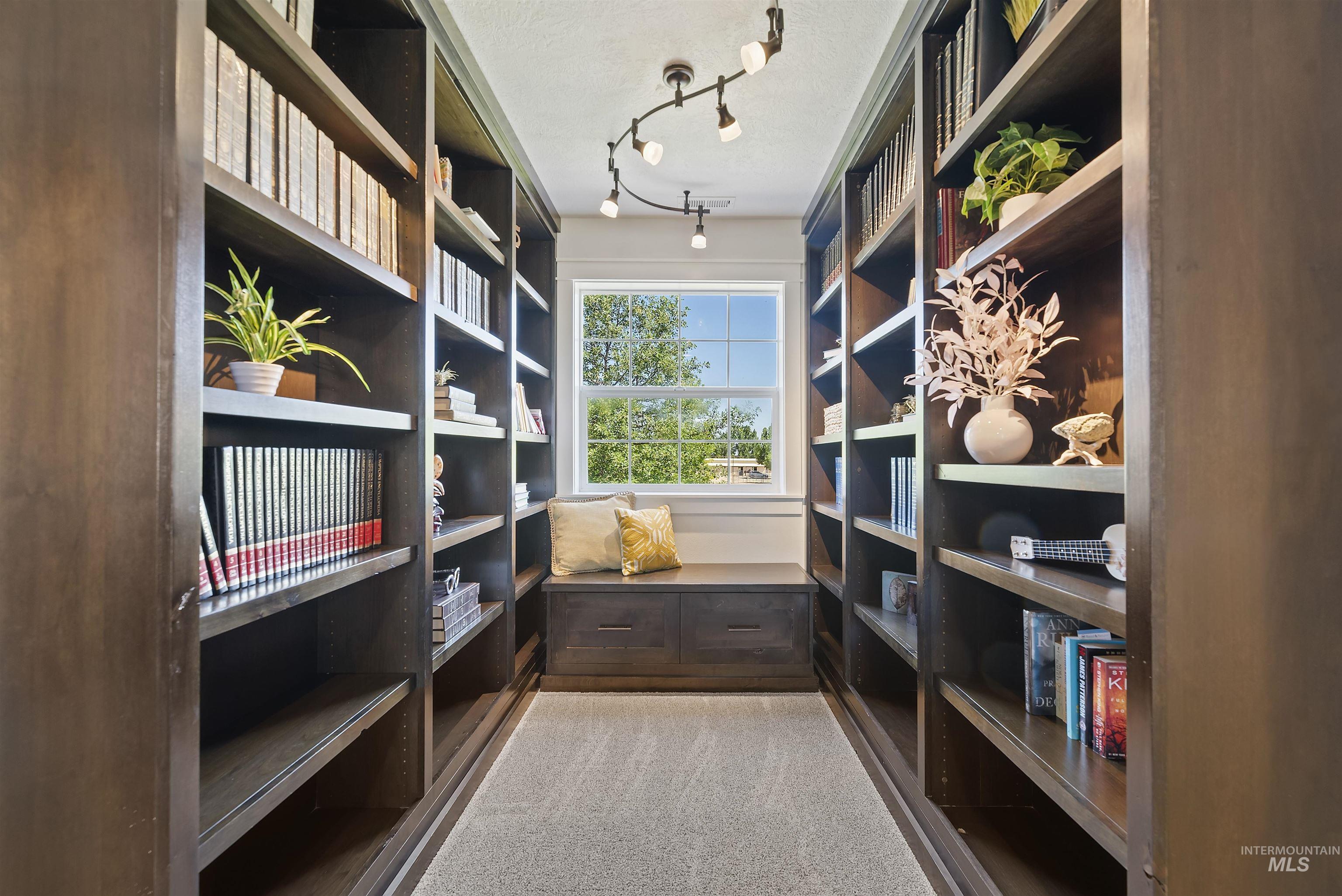 6055 W Murphy Rd, Kuna, Idaho 83634-1623, 6 Bedrooms, 5 Bathrooms, Residential For Sale, Price $1,549,999, 98967048