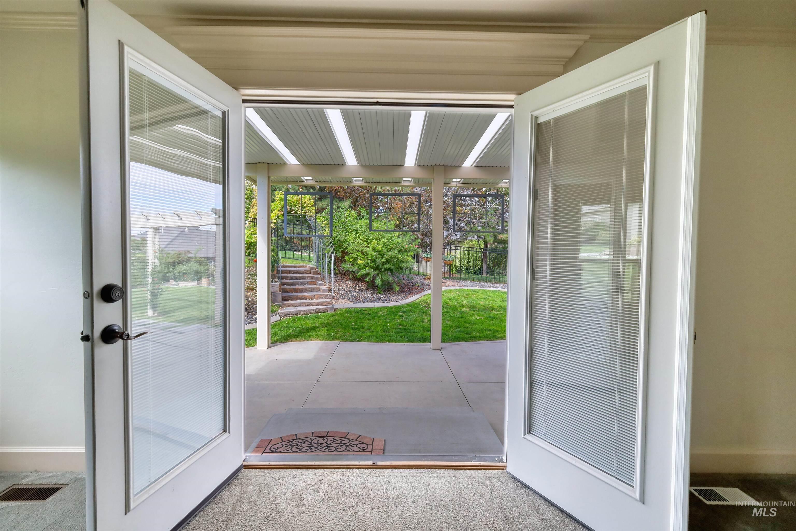 Entryway featuring carpet flooring