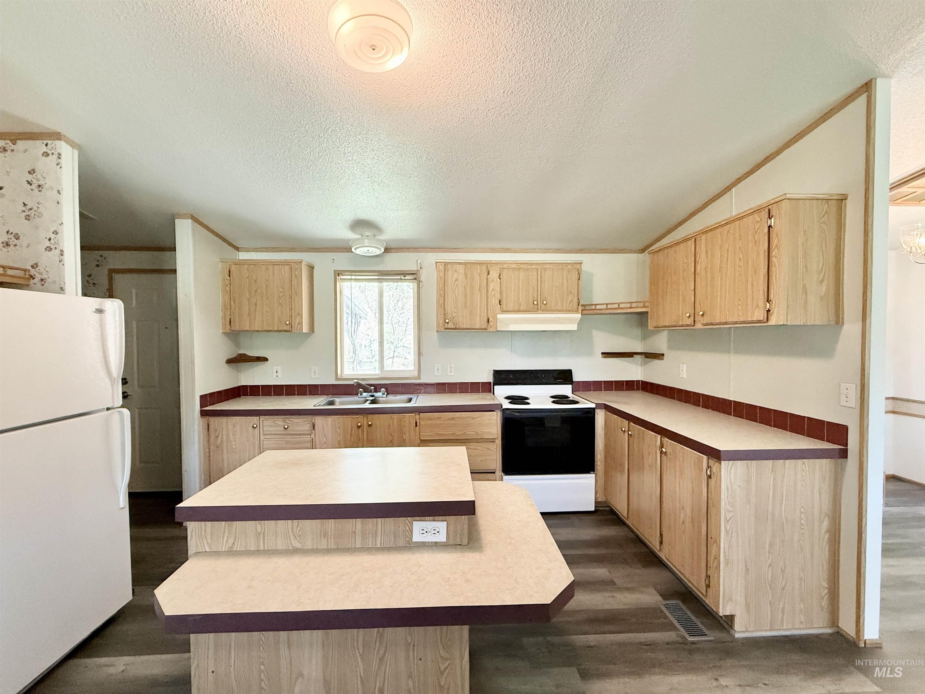 1366 Glenwood Road, Kamiah, Idaho 83536, 3 Bedrooms, 2 Bathrooms, Residential For Sale, Price $387,000, 98967079