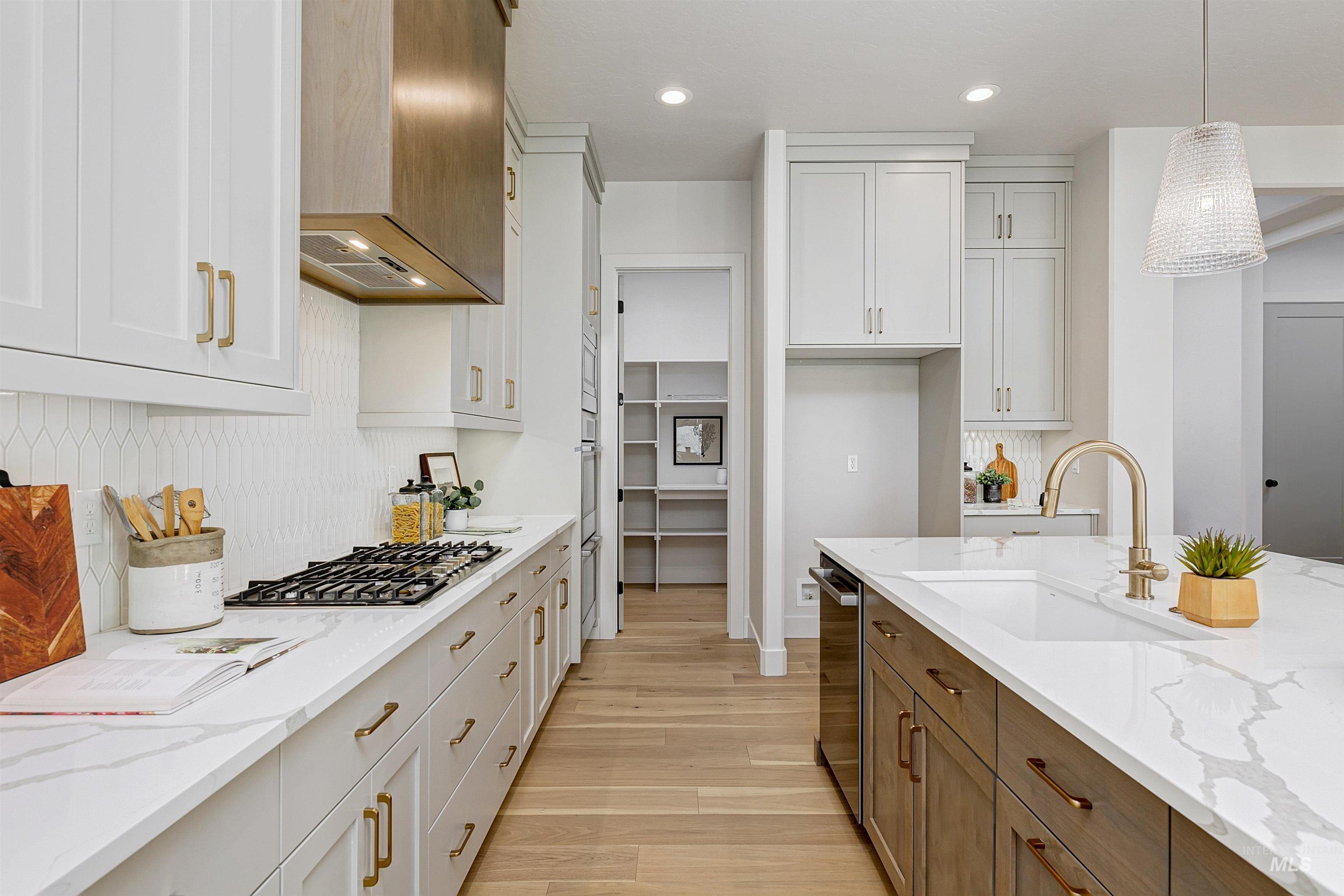 13926 E Ermine Ave., Boise, Idaho 83714, 4 Bedrooms, 3.5 Bathrooms, Residential For Sale, Price $903,665, 98967093