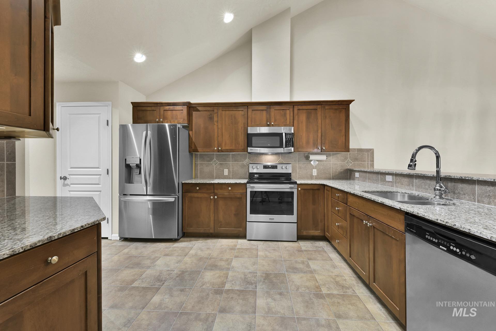 2870 N Cloverdale, Boise, Idaho 83713, 2 Bedrooms, 2 Bathrooms, Residential For Sale, Price $442,900, 98967110