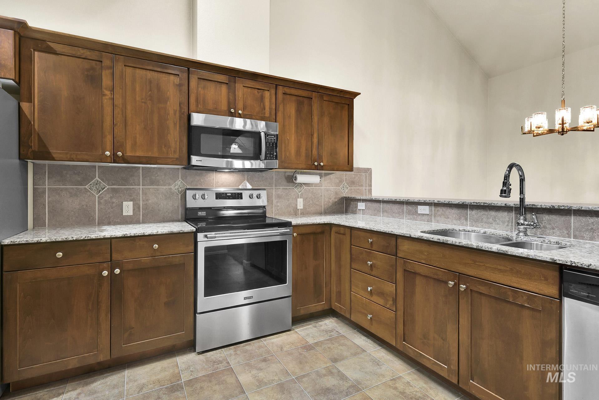 2870 N Cloverdale, Boise, Idaho 83713, 2 Bedrooms, 2 Bathrooms, Residential For Sale, Price $442,900, 98967110