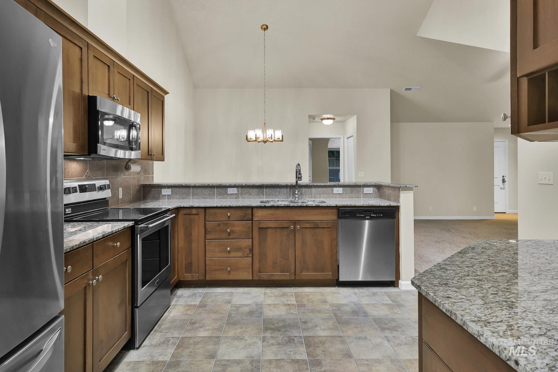 2870 N Cloverdale, Boise, Idaho 83713, 2 Bedrooms, 2 Bathrooms, Residential For Sale, Price $442,900, 98967110