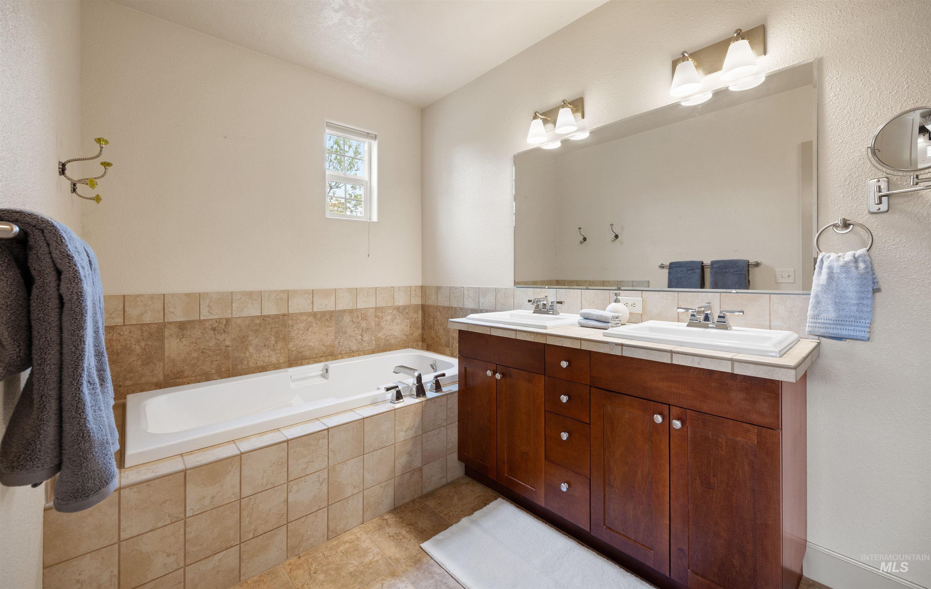 1148 E Winding Creek Dr, Eagle, Idaho 83616, 3 Bedrooms, 2 Bathrooms, Residential For Sale, Price $479,900, 98967113