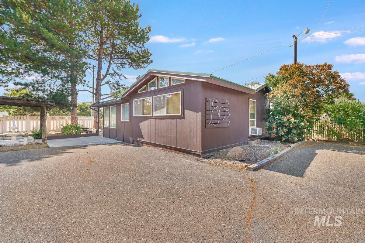 View of home's exterior