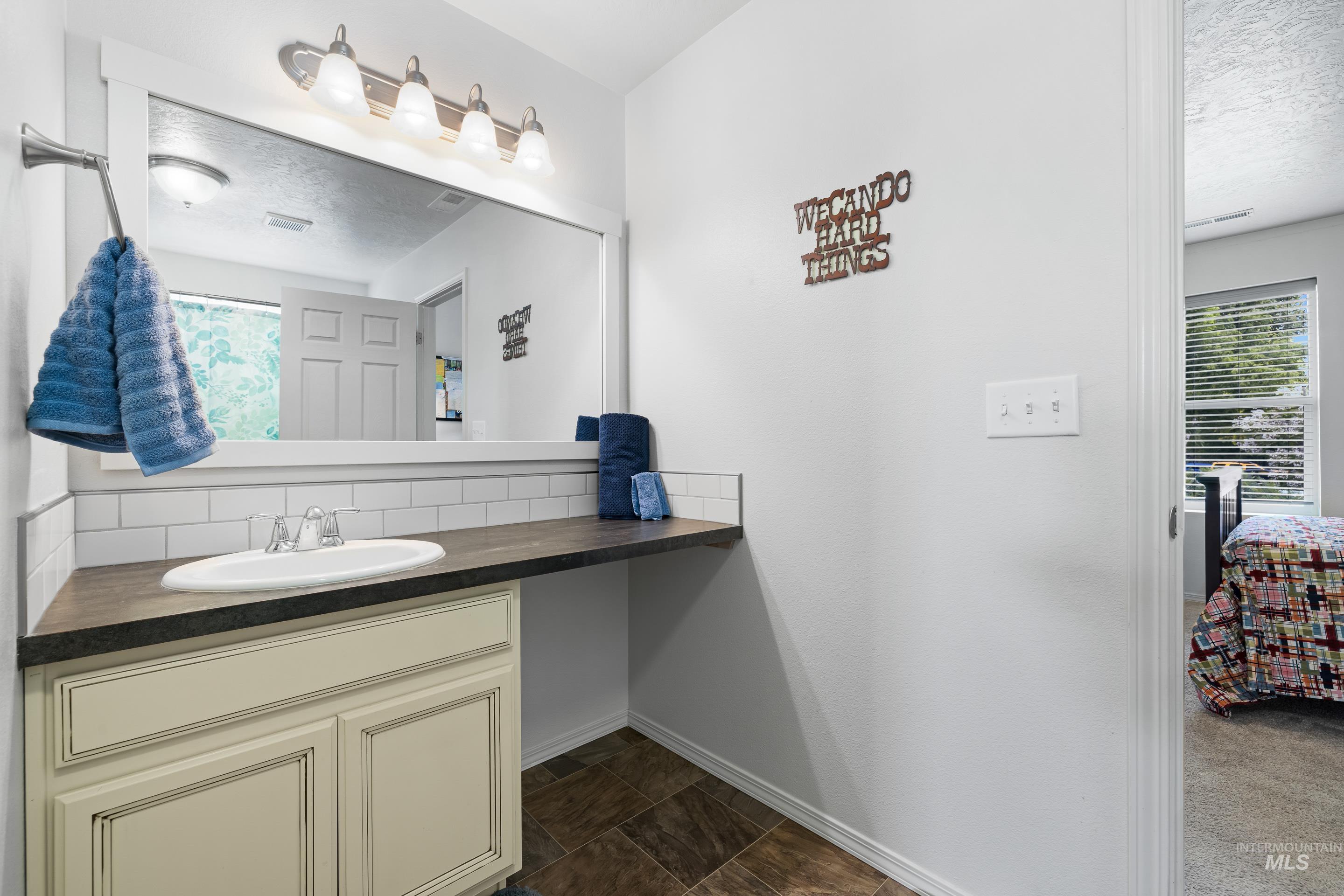 3714 E Holly Ridge Dr, Nampa, Idaho 83686, 3 Bedrooms, 2.5 Bathrooms, Residential For Sale, Price $405,000, 98967120