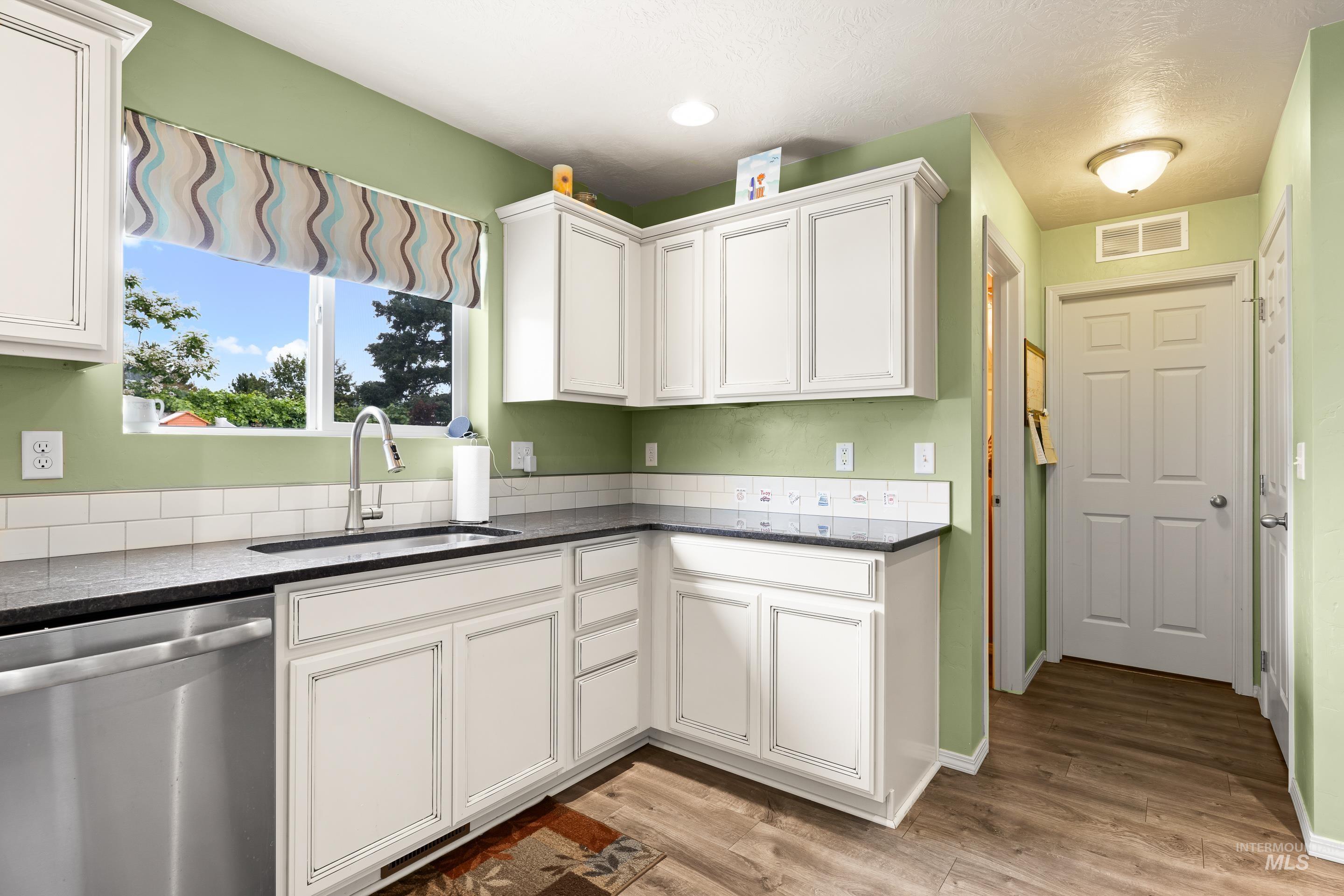 3714 E Holly Ridge Dr, Nampa, Idaho 83686, 3 Bedrooms, 2.5 Bathrooms, Residential For Sale, Price $405,000, 98967120