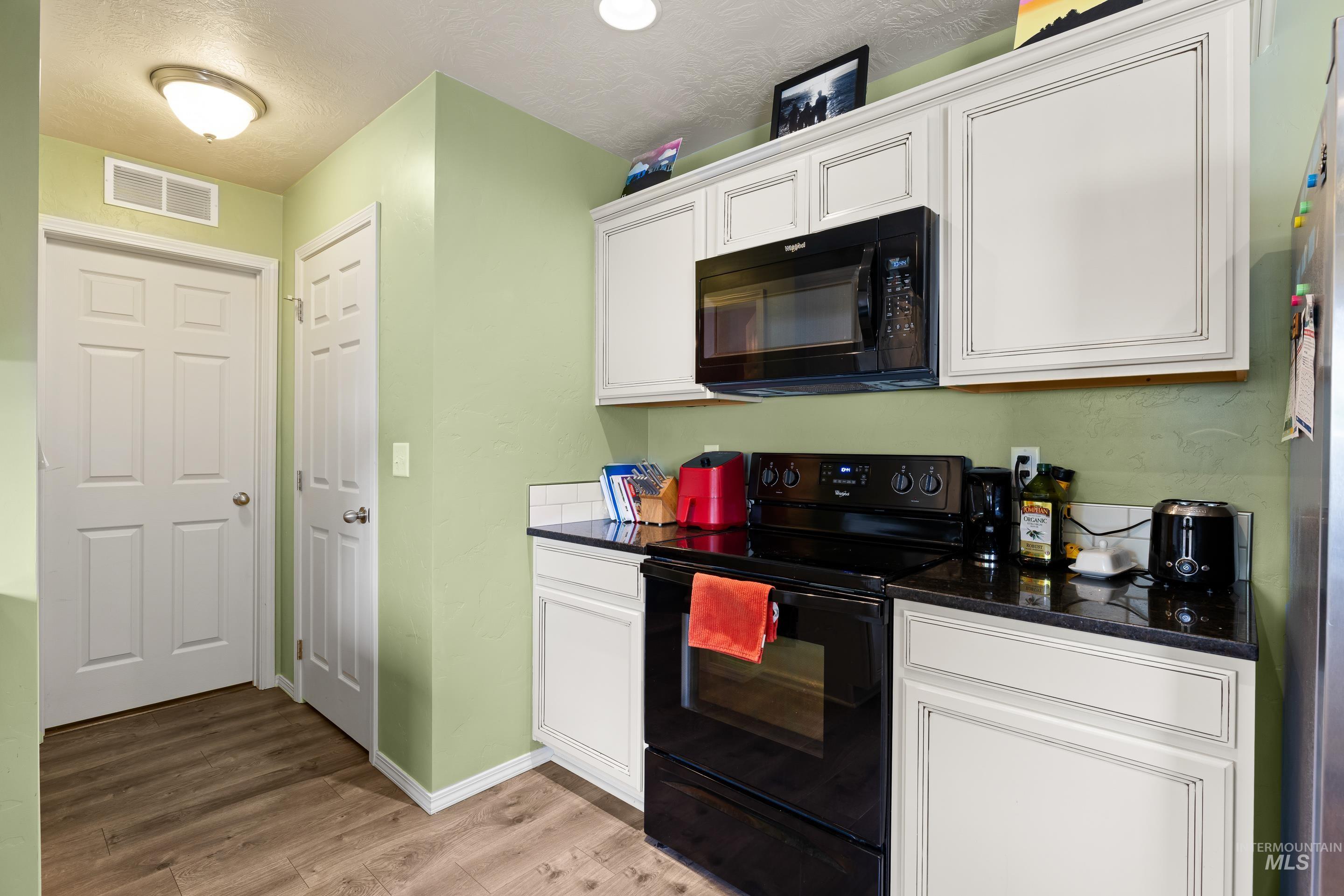 3714 E Holly Ridge Dr, Nampa, Idaho 83686, 3 Bedrooms, 2.5 Bathrooms, Residential For Sale, Price $405,000, 98967120