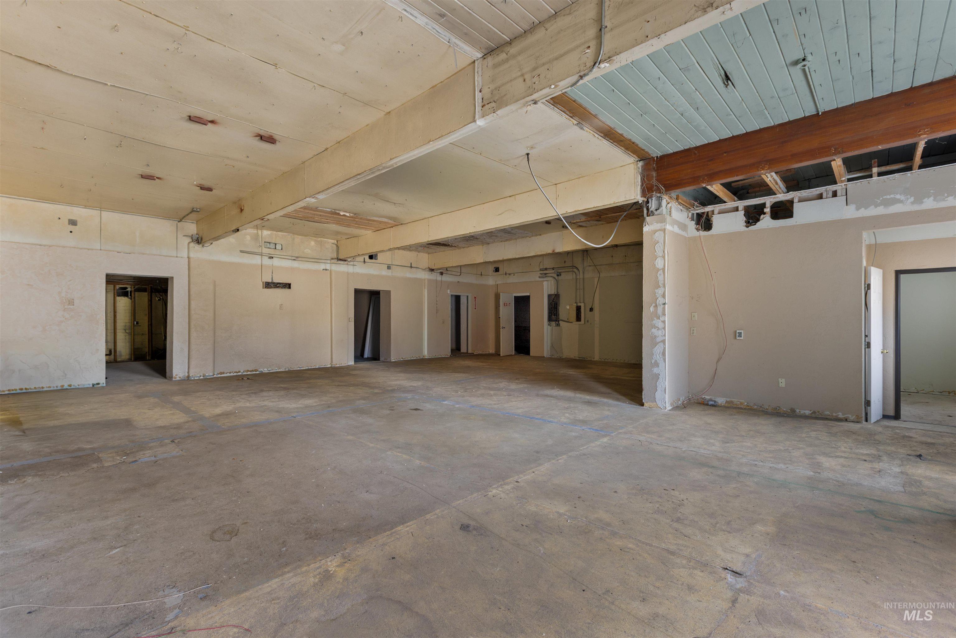 Miscellaneous room with concrete flooring