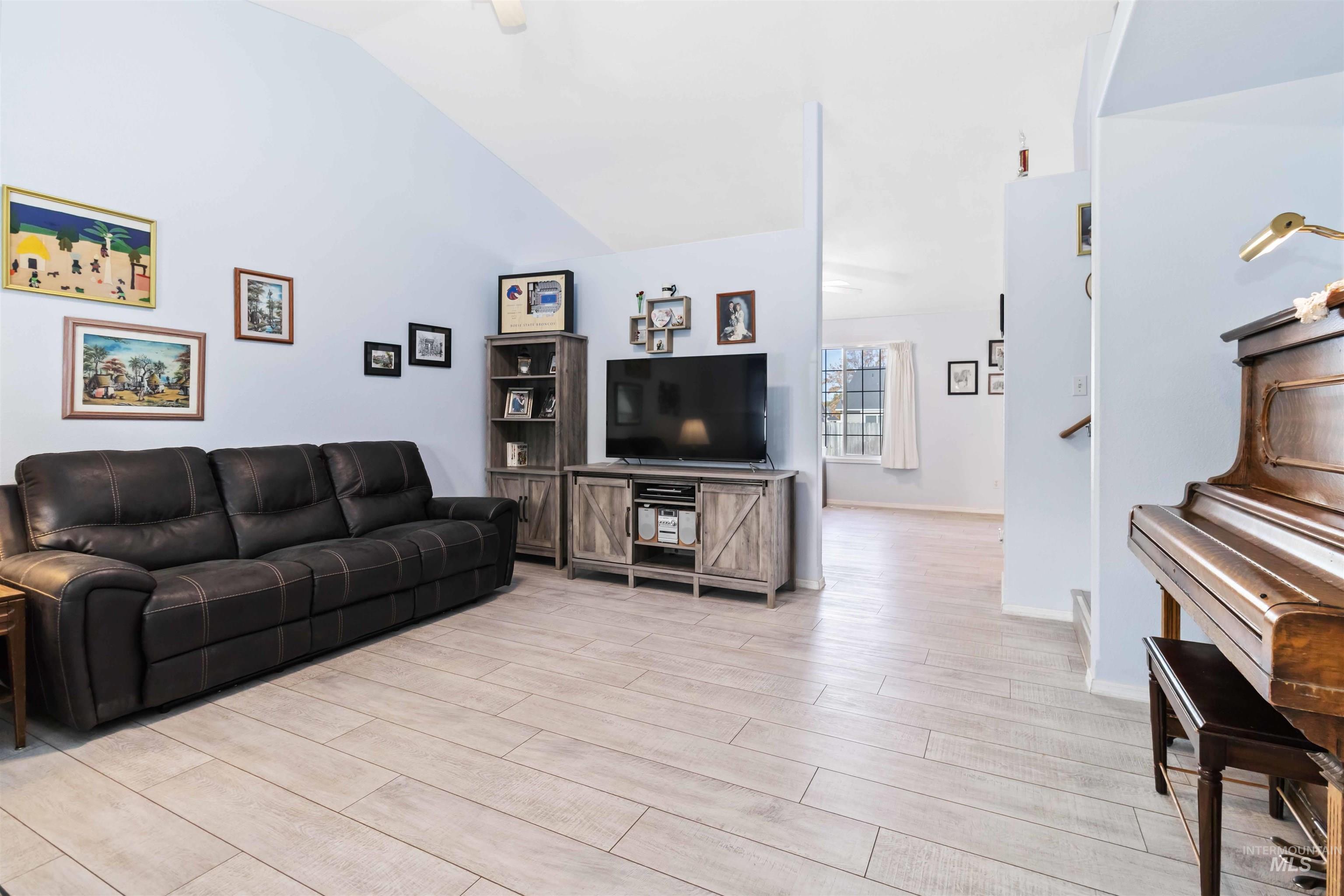 11720 W Trinity Ave., Nampa, Idaho 83651, 3 Bedrooms, 2.5 Bathrooms, Residential For Sale, Price $415,000, 98967144