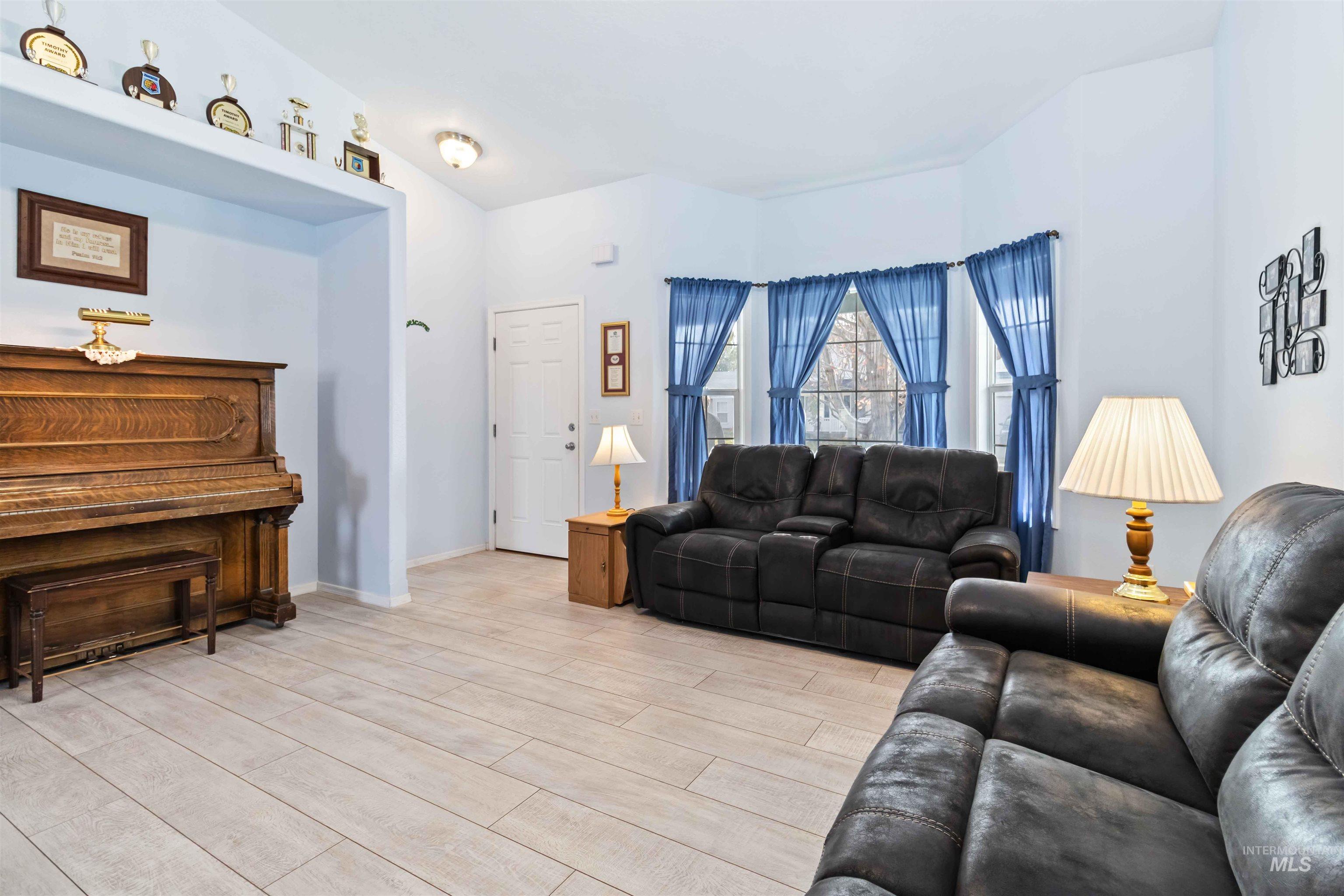 11720 W Trinity Ave., Nampa, Idaho 83651, 3 Bedrooms, 2.5 Bathrooms, Residential For Sale, Price $415,000, 98967144