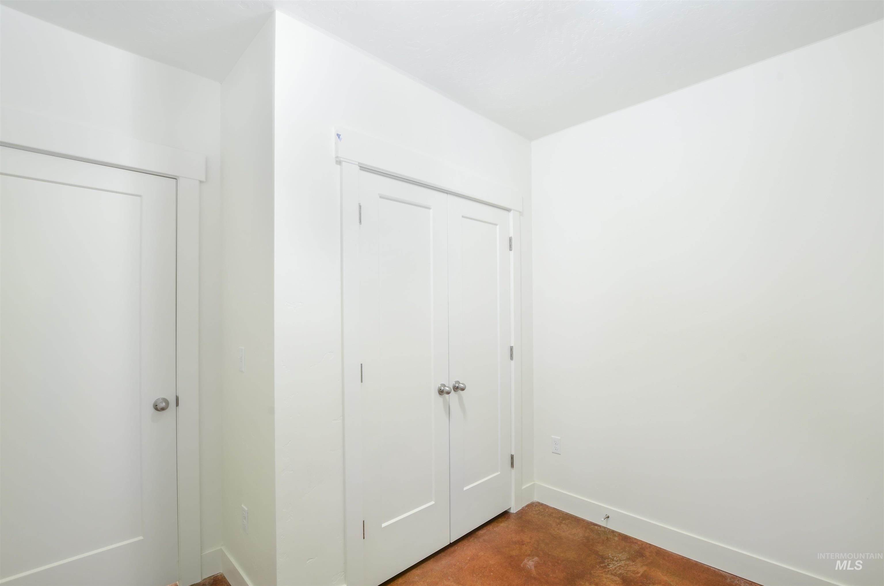 Unfurnished bedroom with baseboards and a closet