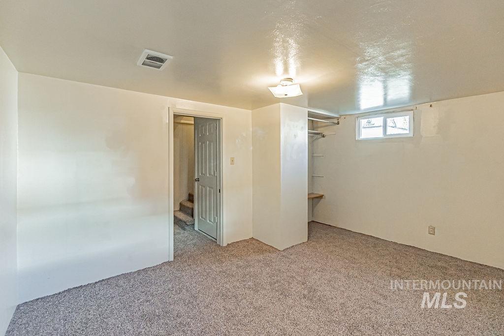 Unfurnished bedroom with carpet flooring and a closet