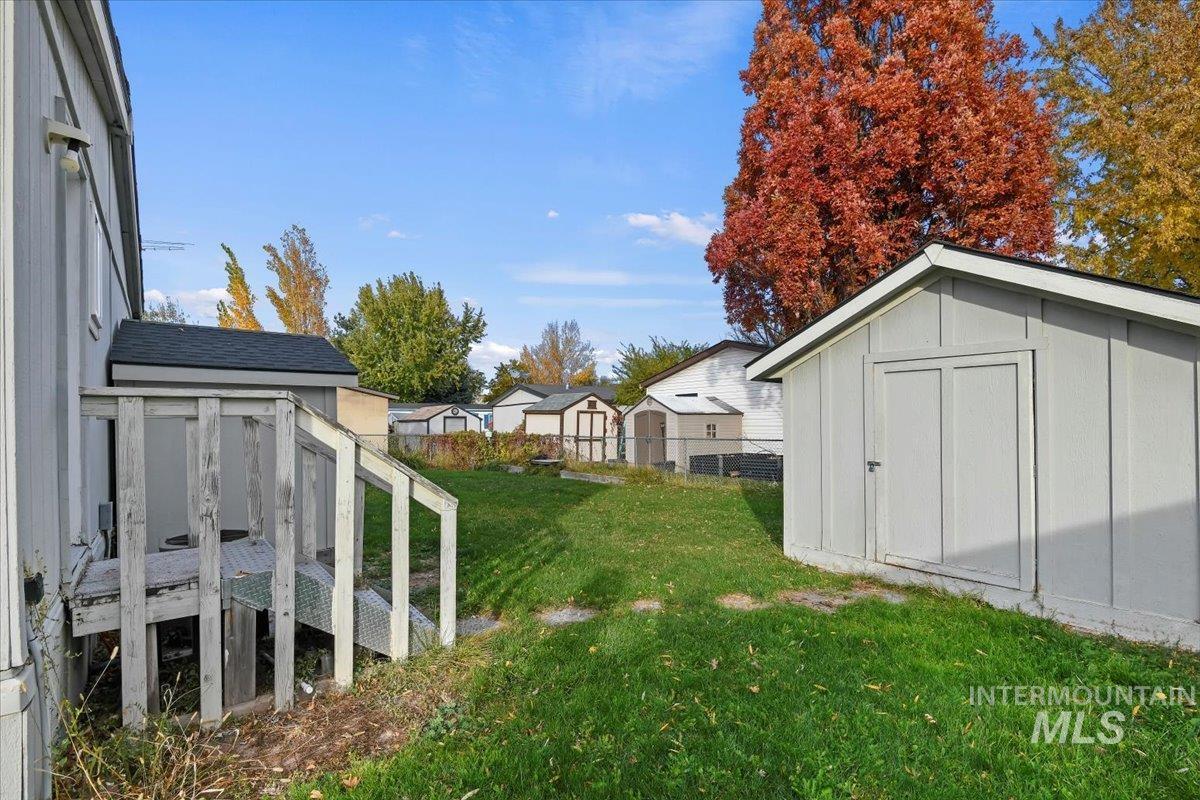 View of yard featuring a shed and a residential view