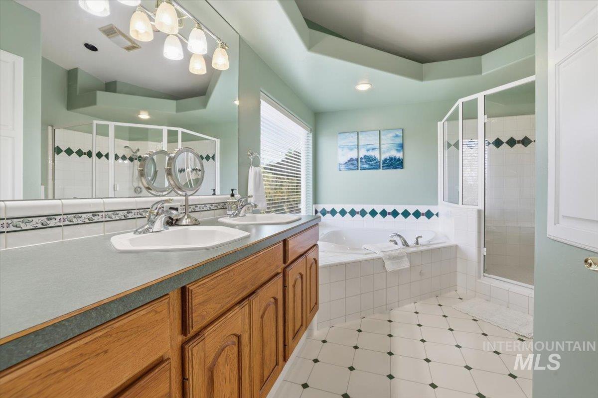 2676 S Velvet Falls Way, Meridian, Idaho 83642, 5 Bedrooms, 3 Bathrooms, Residential For Sale, Price $780,000, 98967195