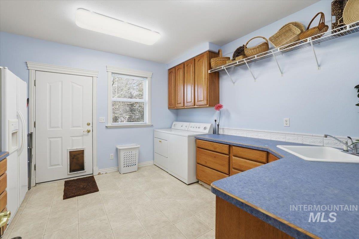 2676 S Velvet Falls Way, Meridian, Idaho 83642, 5 Bedrooms, 3 Bathrooms, Residential For Sale, Price $780,000, 98967195