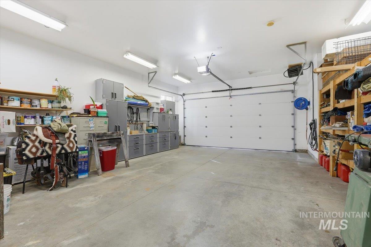 2676 S Velvet Falls Way, Meridian, Idaho 83642, 5 Bedrooms, 3 Bathrooms, Residential For Sale, Price $780,000, 98967195