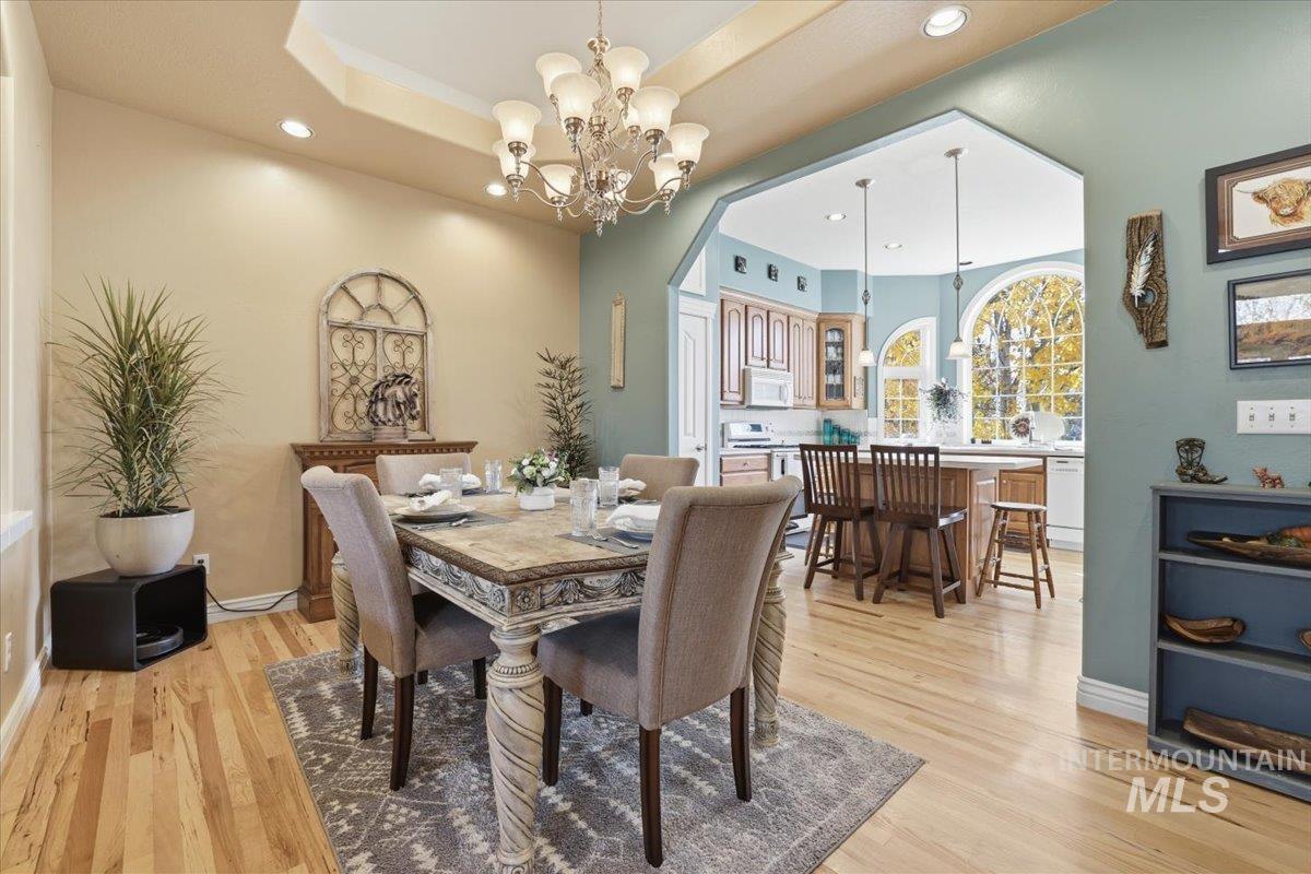 2676 S Velvet Falls Way, Meridian, Idaho 83642, 5 Bedrooms, 3 Bathrooms, Residential For Sale, Price $780,000, 98967195